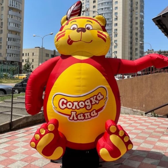 Inflatable teddy bear 340 cm with fan for candy store advertising