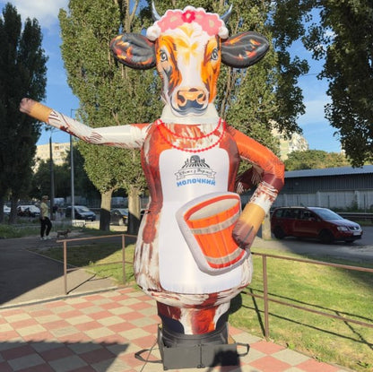 Inflatable cow with arms 340 cm for outdoor advertising of a dairy store