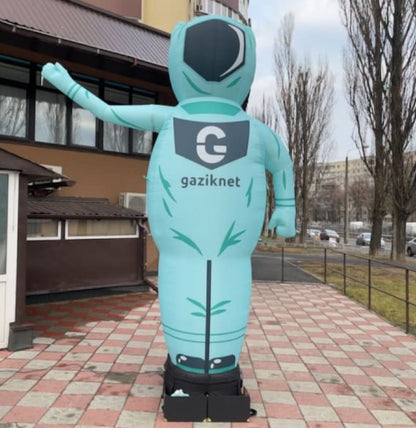 Inflatable aeroman in a spacesuit 340 cm for outdoor advertising of an internet provider